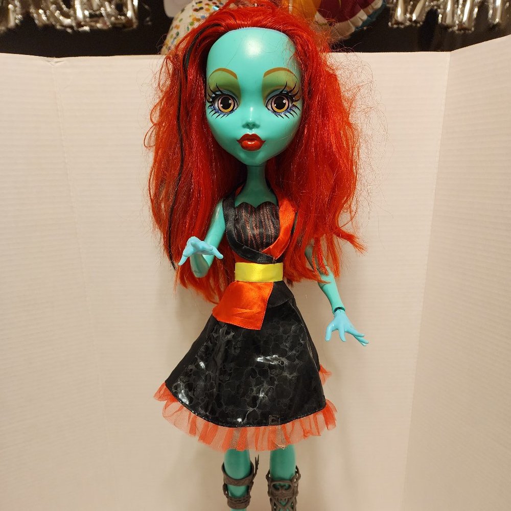RARE 2014 Monster High 28 Inch Tall Gore-geous Ghoul Doll Best Freaky Friend